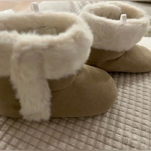 Janie and Jack Baby Sherpa Faux Fur Crib Boots 6-12M